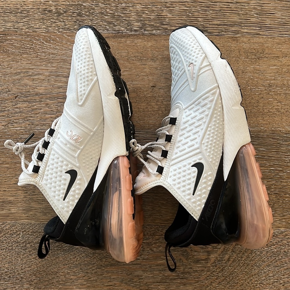 Nike Max 270